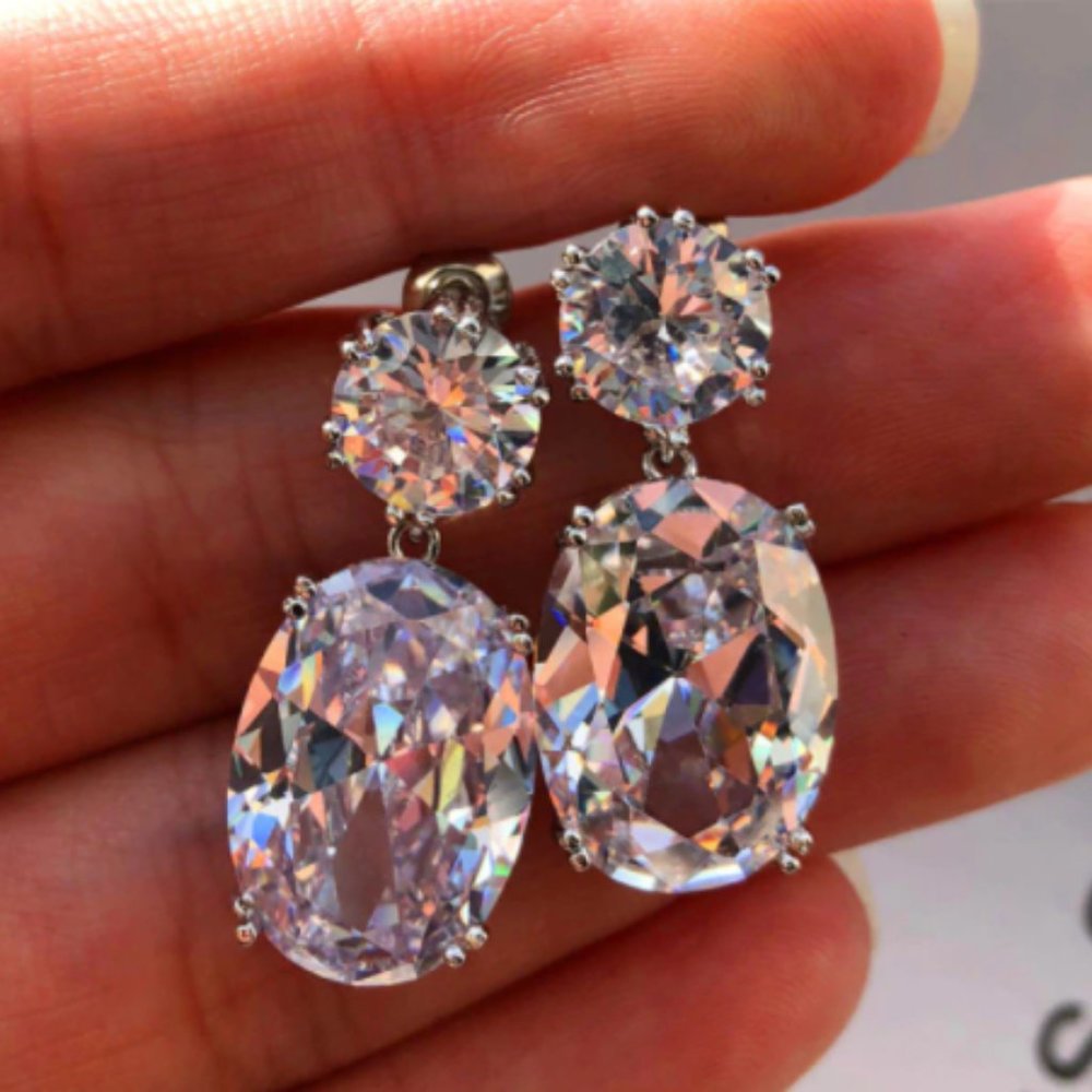 Clear rhinestones dangle earrings